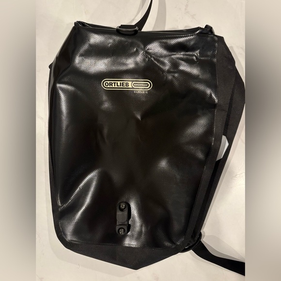 Authentic Black Ortlieb Back-Roller Classic rear bicycle pannier (20L) - Picture 6 of 11